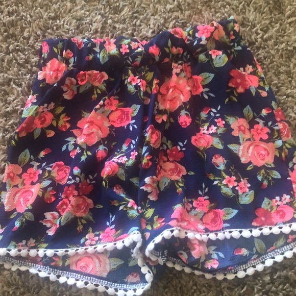 Girls size 5 shorts and shirt set. - Picture 3 of 4